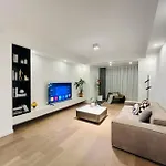 Bund Branch New West Door 2 Bedrooms Big House