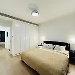 Bund Branch New West Door 2 Bedrooms Big House