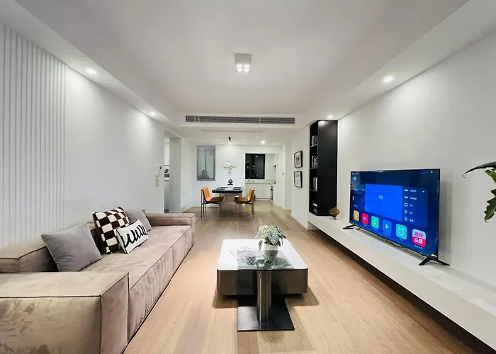 Bund Branch New West Door 2 Bedrooms Big House